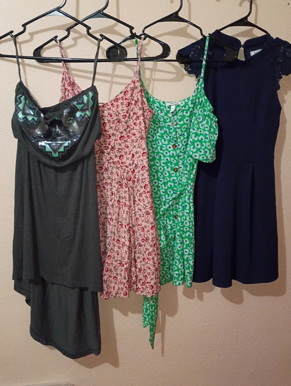 JUNIORS SIZE XS DRESS BUNDLE